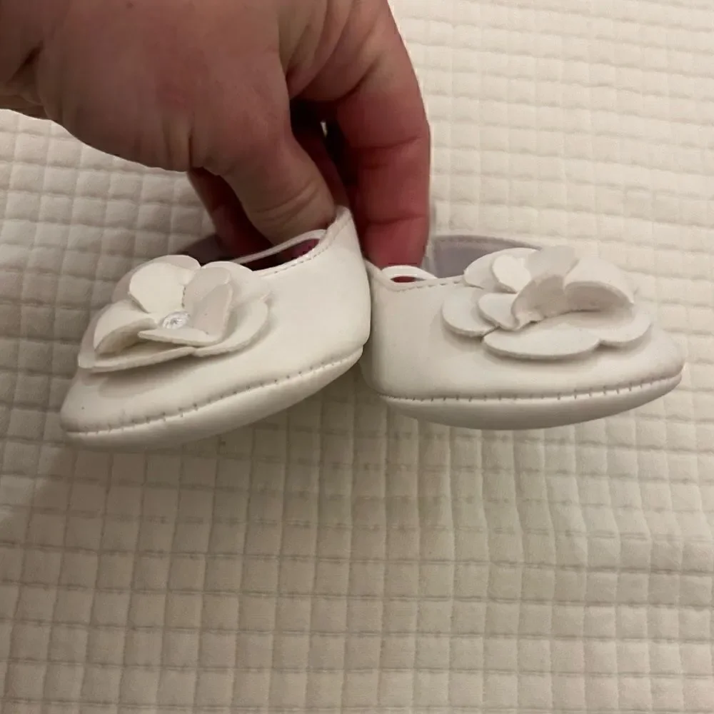 Carters 3-6 mo the all white with flower on toe baby girls crib shoes EUC